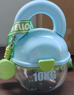 Wholesale dog water bottles, popular outdoor pet water bottles, plastic dog food feeders, water dispensers, pet supplies.